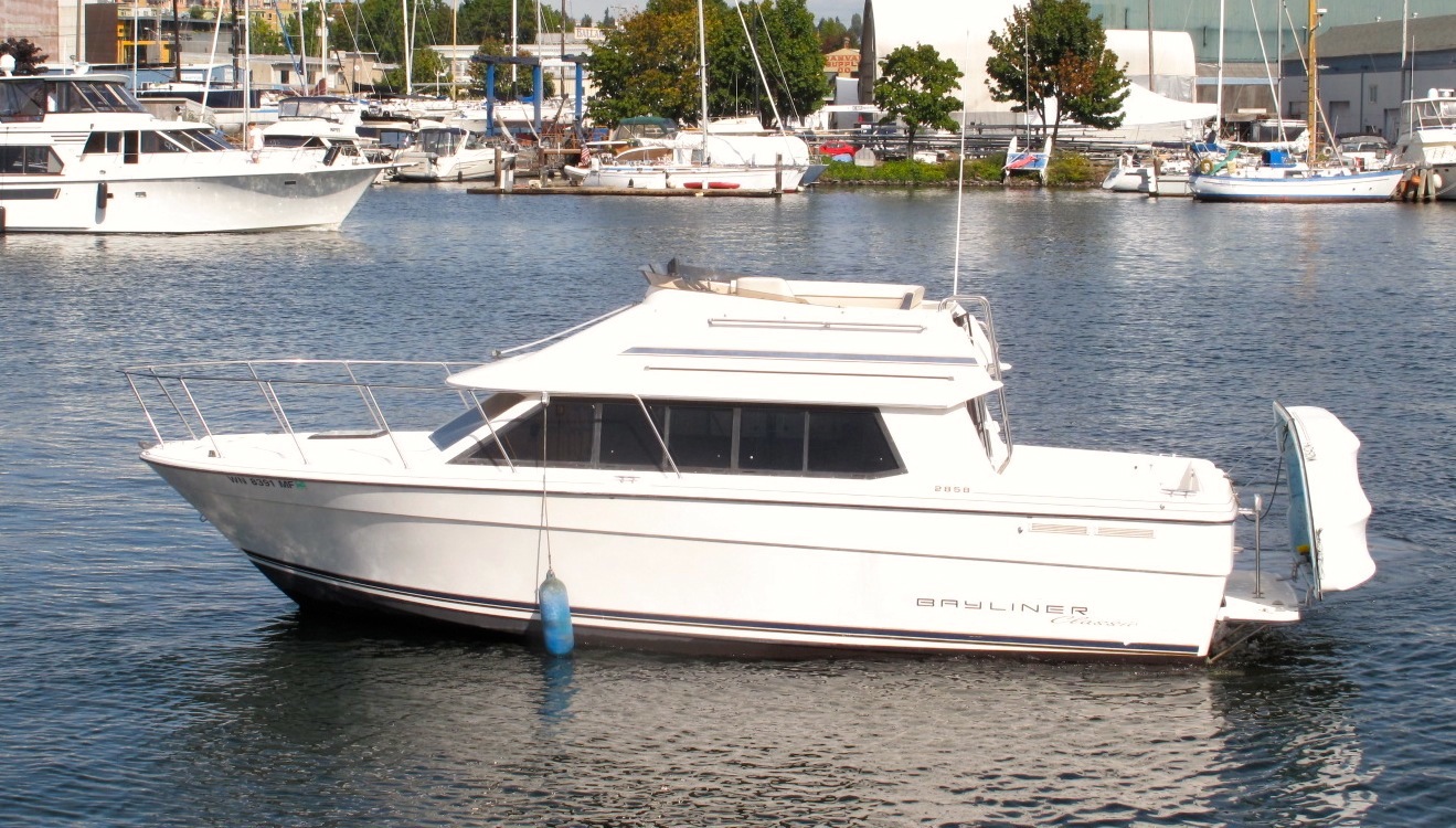 SOLD! – 28′ Bayliner 2858 Classic Cruiser 1995 – $19,250 – Seattle, WA