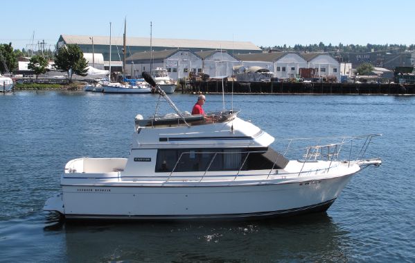 SOLD! – 28′ Carver Voyager 1985 – $16,750 – Seattle, WA